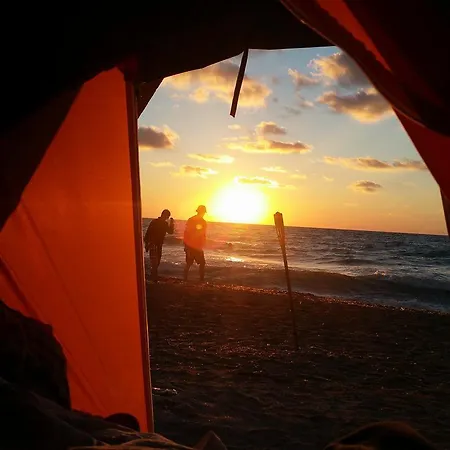 Oasis Camping مكان تخييم